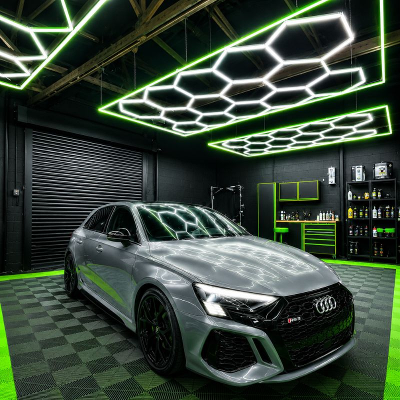 Plafonnier LED Hexagonal 14 Modules 2,40 m x 4,80 m –  blanc 6500K avec cadre vert
